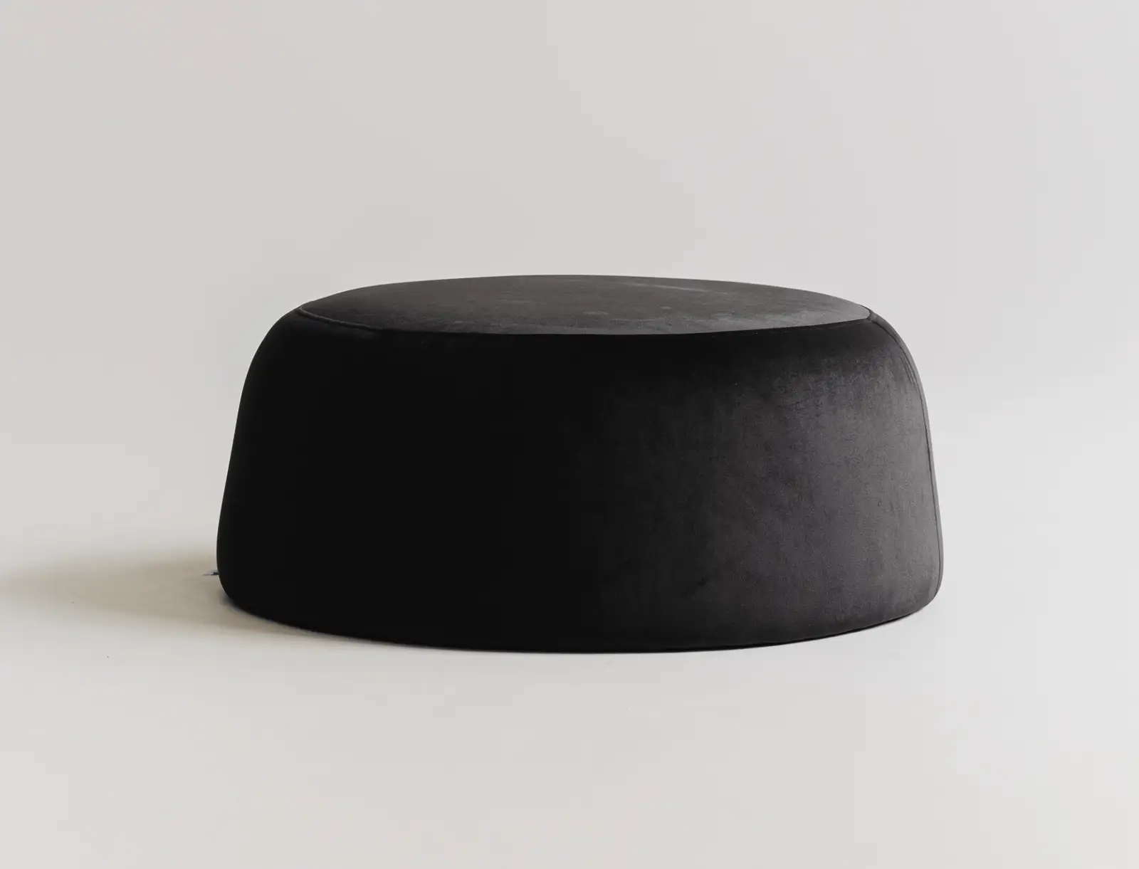 Macarons in Quartz 800 black Belgian velvet