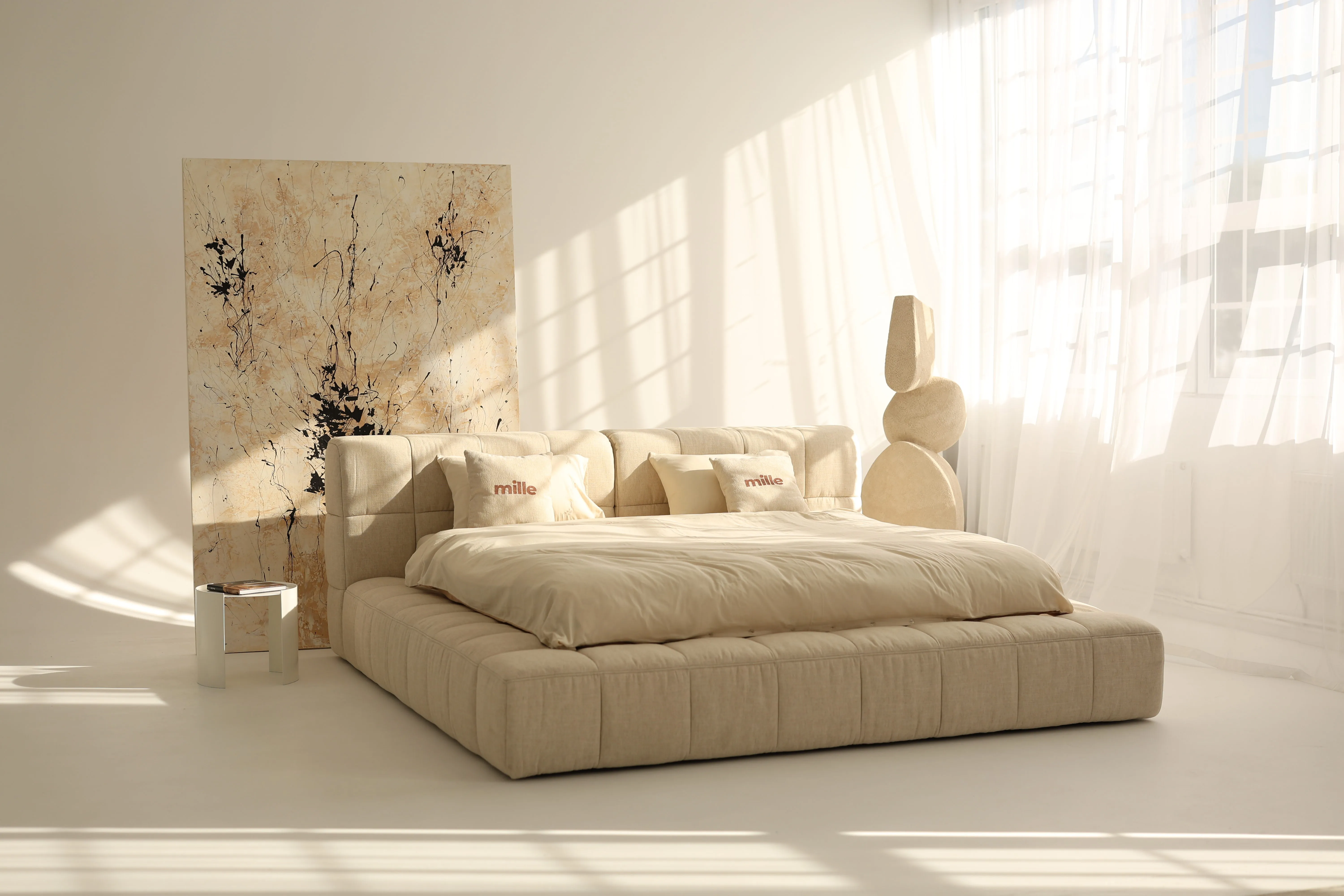 Nao, Channelled platform bed